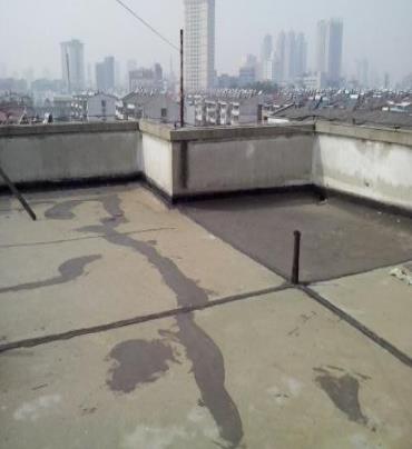 萨嘎漏水维修 楼顶漏水是什么原因，楼顶漏水维修方法是什么?